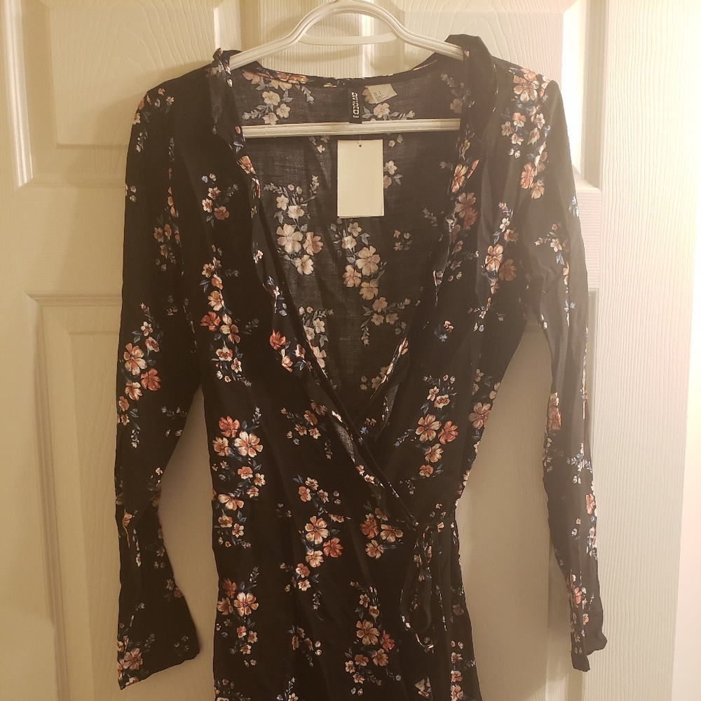 H & M dressy top